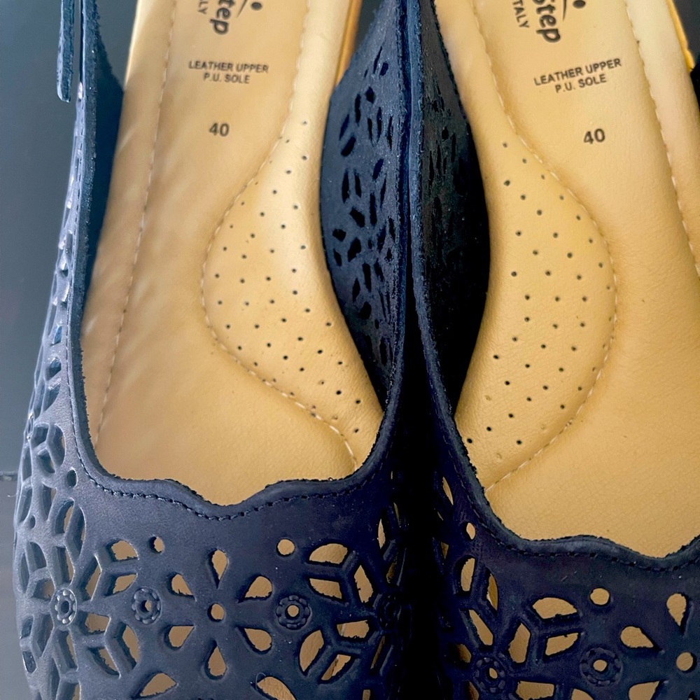 Size 9 - 91/2 Spring Step with 2” cork wedge.